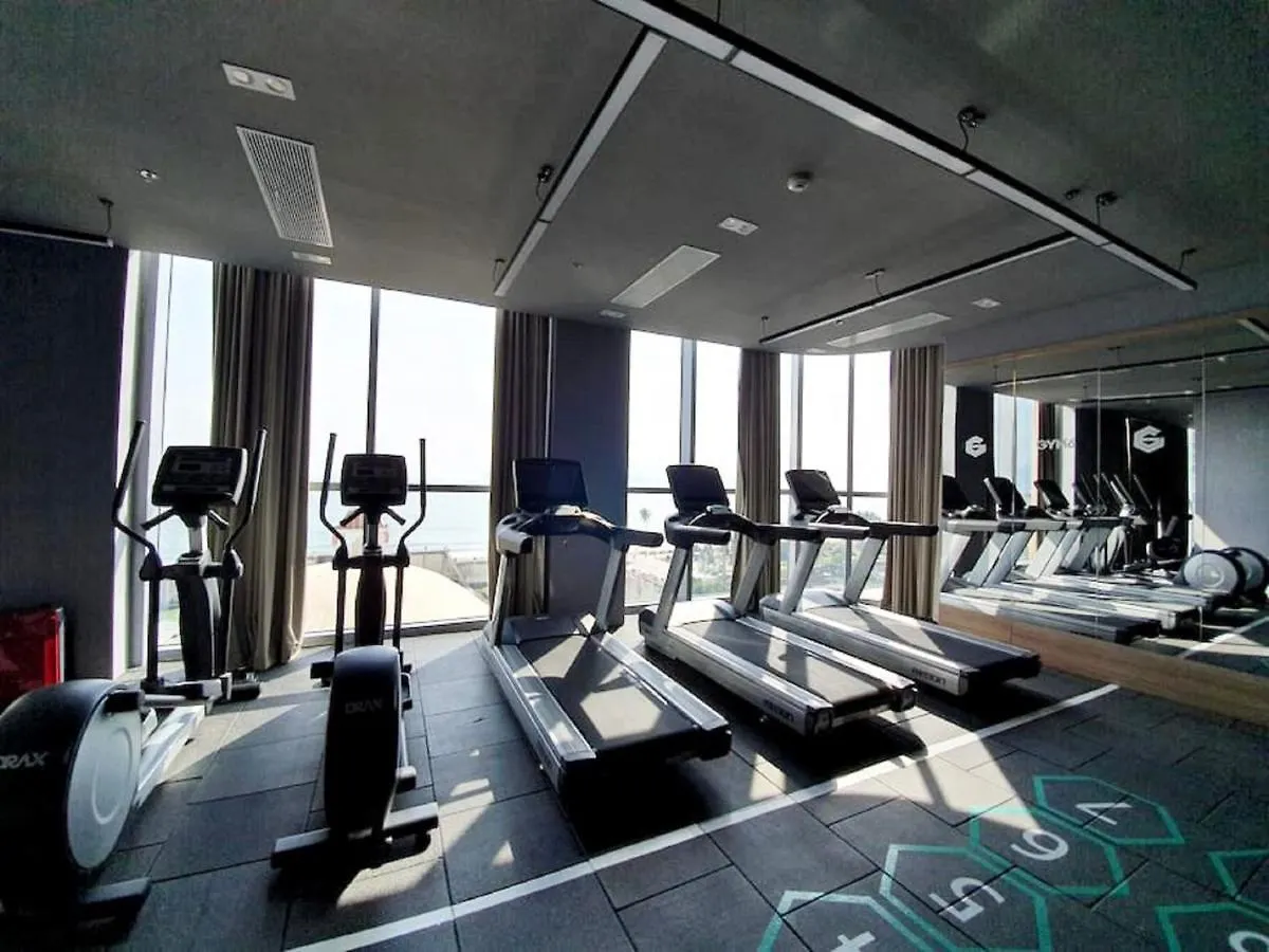 Panorama Lyn Beachfront Apartment Nha Trang