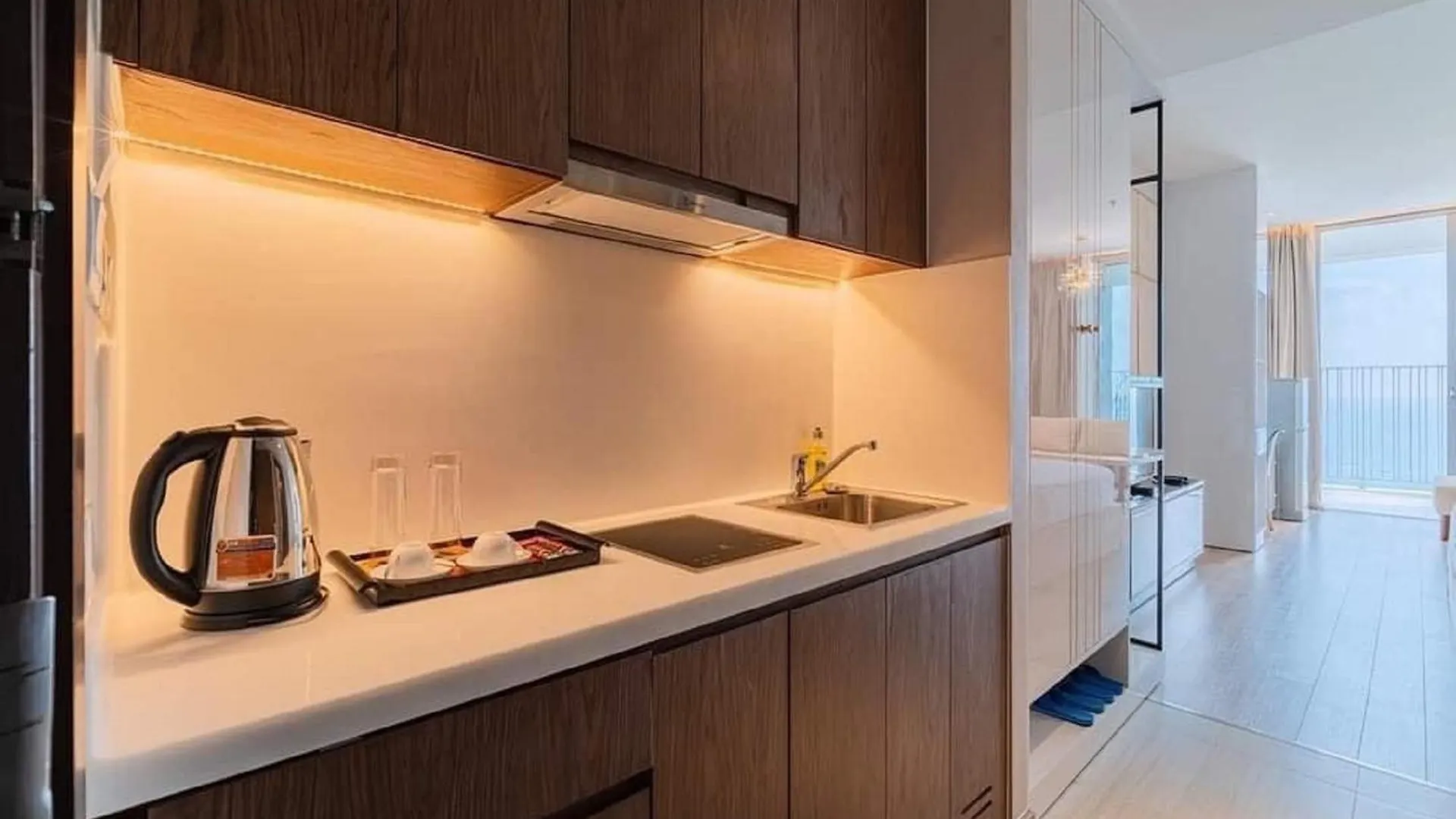 Panorama Lyn Beachfront Apartment Nha Trang