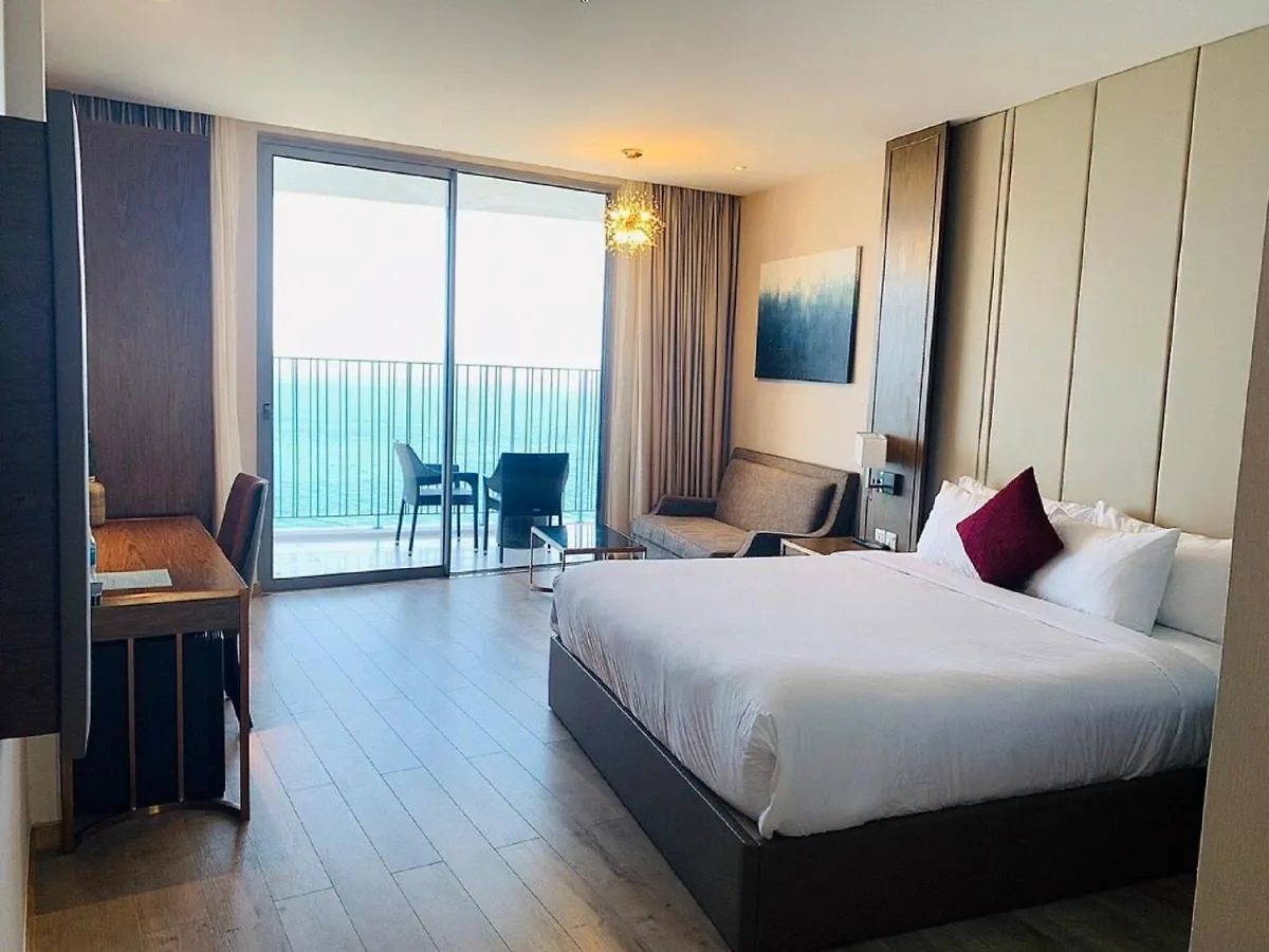 Panorama Lyn Beachfront Apartment Nha Trang